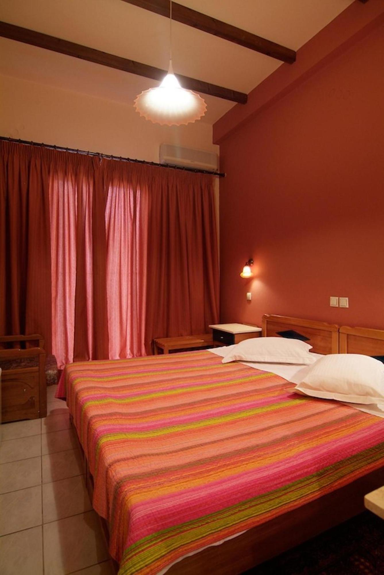 Hotel Varonos Delphi Exterior foto