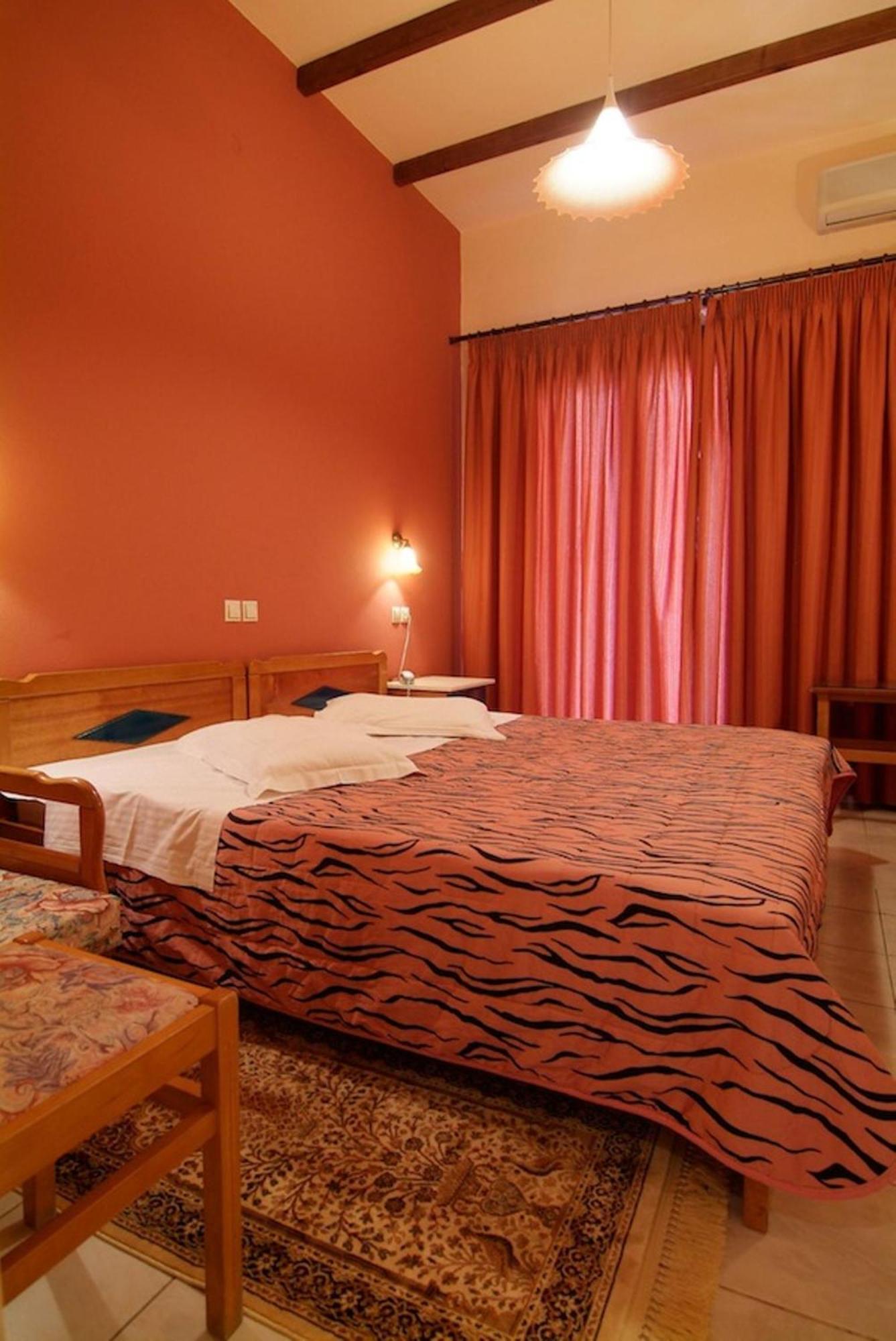 Hotel Varonos Delphi Exterior foto
