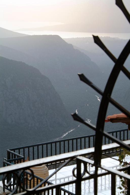 Hotel Varonos Delphi Zimmer foto